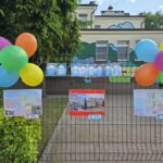 Wystawa prac na ogrodzeniu PM7