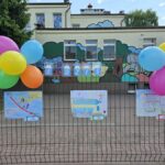 Wystawa prac na ogrodzeniu PM7