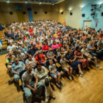 Sala widowiskowa wypełniona gośćmi