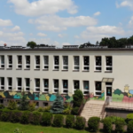 Budynek przedszkola widziany z perspektywy lotu ptaka