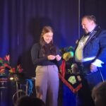 czarodziej i pani Milena w pokazie iluzji dla przedszkolaków na przedszkolnej sali
