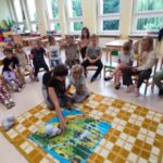 Zajęcia cyfrowych ekspertów z robotem