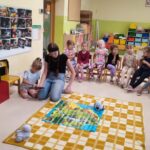 Zajęcia cyfrowych ekspertów z robotem
