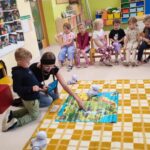 Zajęcia cyfrowych ekspertów z robotem