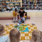 Zajęcia cyfrowych ekspertów z robotem