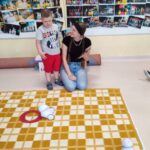 Zajęcia cyfrowych ekspertów z robotem