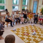 Zajęcia cyfrowych ekspertów z robotem