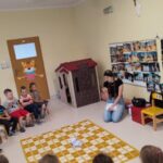 Zajęcia cyfrowych ekspertów z robotem